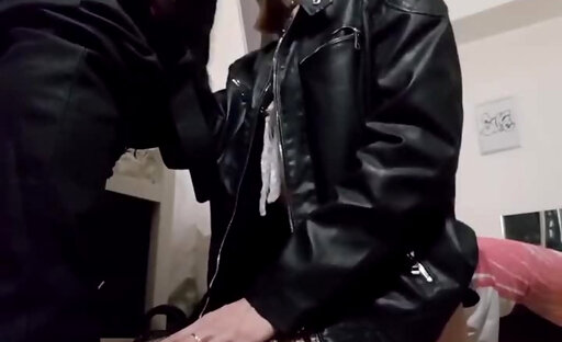 ?Dressage D'une Secrétaire À Mettre Sur Le Trottoir. Elle Joue À La Patronne. Grosse Pipe