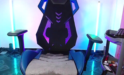 Aline Looks so Beautiful Masturbating in Nylon Stockings