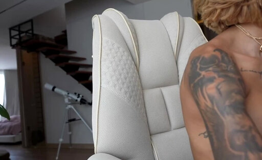 Tattoed latina tgirl Laura Saenz is jerking on cam