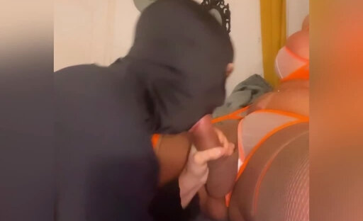 Jess resizes the guy's anus