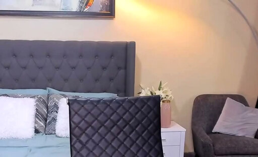 Stunning shemale puffs on cam 8275