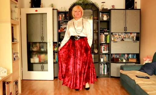 My silk skirt simply presented as I like to wear it.