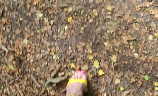 Petite Allumeuse En Foret. Cumslut P U B L I C