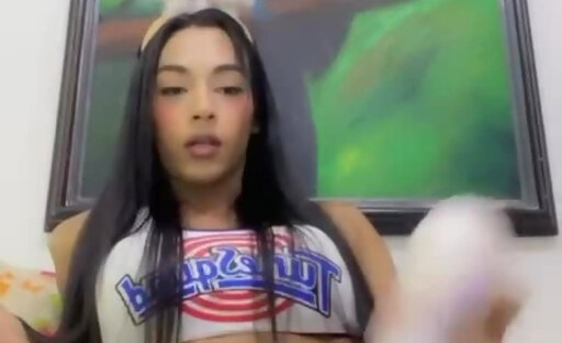 Latin beauty sex toy cum