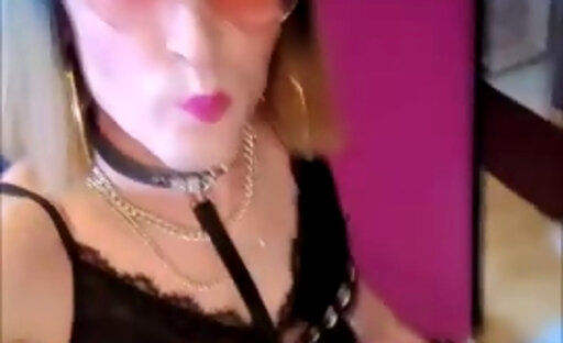 Une Pute Travestie Française se prépare pour une ExhiB en Forêt. VaneSsaBiTCHx PariS