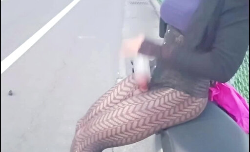 Slutty Kitten live on CAM4, following the audience's instructions until cumshot 2. (@07:23)