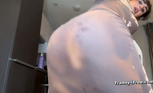 Horny Femboy Twerks His Thick Booty on Cam