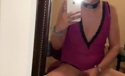 Sexy ts playing with herself