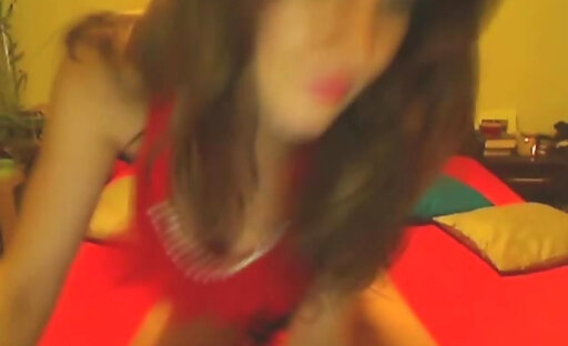 Solo TS wanks off on her webcam