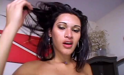 Renata Tavares gets her anus drilled