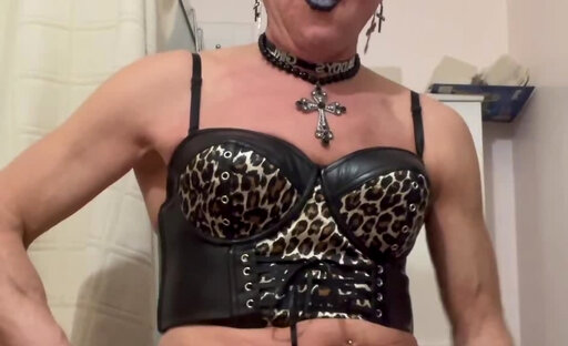 GirlyBoy SaShulya is stretching her Pussy