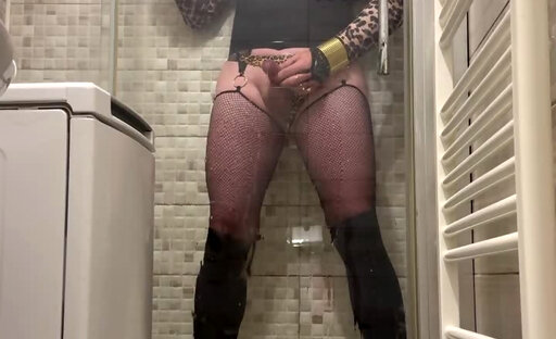 Golden shower for those who want it ?