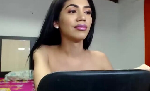 Sultry Trans Beauty with a Massive Booty on Webcam TeRRiFieR7 1337977