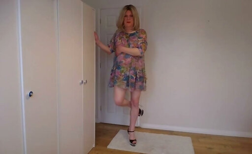 Minidress, high heels and no panties