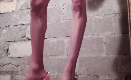 ?Sissie Cumslut Soumise Pour Gloryhole P U B L I C En Cave Privée. La Cave À Pouffiasse de VaneSsaB