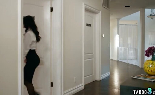 Petite latina thot Alexa Chains fucked by big tits blonde tranny Leah Hayes