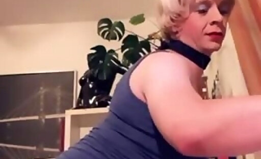Cute german Crossdresser MoniqueLove fists her Ass!