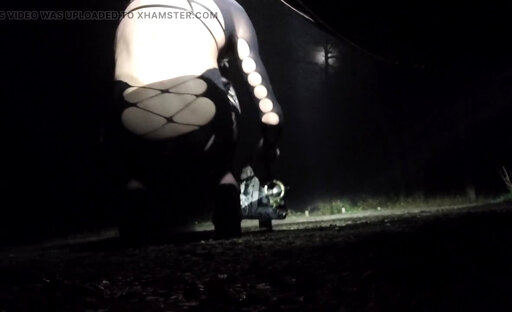 ?En Attente De Belles Bites, Le Cul À L'air Sur Un Parking La Nuit. La Faisanderie91 Vanessab