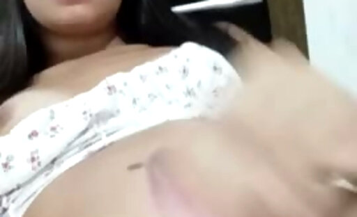 Luara Cavalcante brincando sozinha