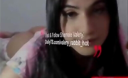 18yo hot trnsgender in front at webcam