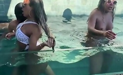 Two guys fucked by TS Bianca Ferraz and Aylla Gattina in the pool