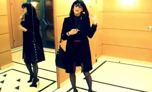 Sexy Mature Crossdresser walking on sexy heels