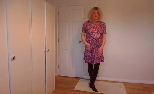 Purple dress, latex boots and hold-ups