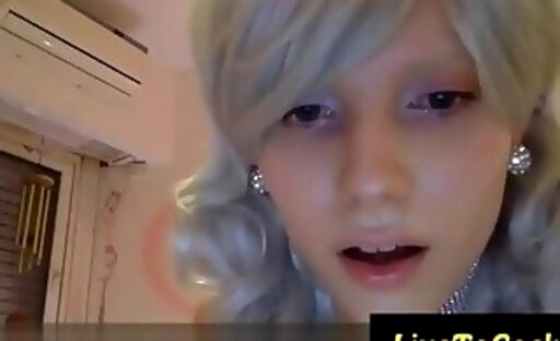 18yo slutty white trnsgender dildoing on live webcam