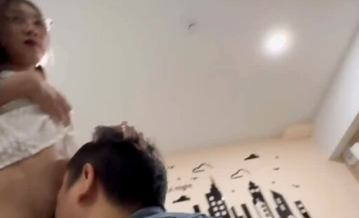 Guy pay ts to suck her cock