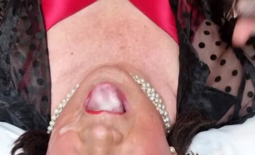 Mature CD takes facial from chubby