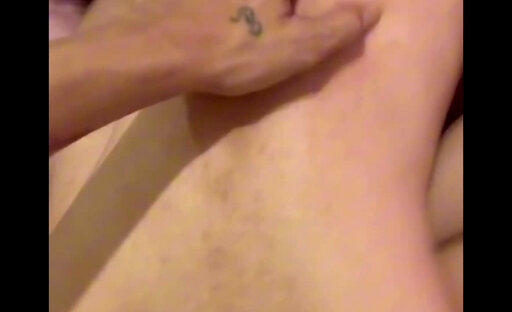 Travesti comendo putinhos