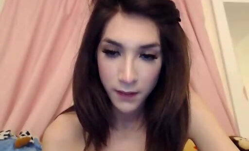 Cassie B. as a brunette Webcam Show