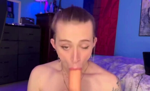 Using my sex toy to stretch my mouth