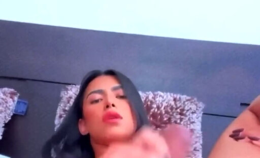 Travesti linda bate e goza