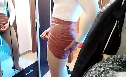 Julie Cox cums in the mirror