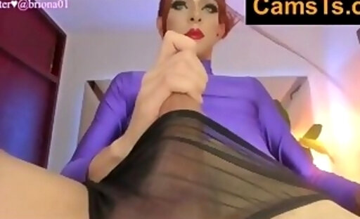 pretty tranny in violet and huge penis