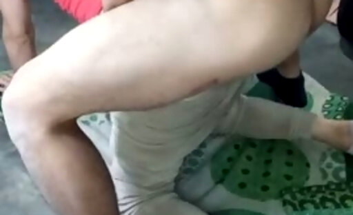 Travesti Cogiendola De A Perrito