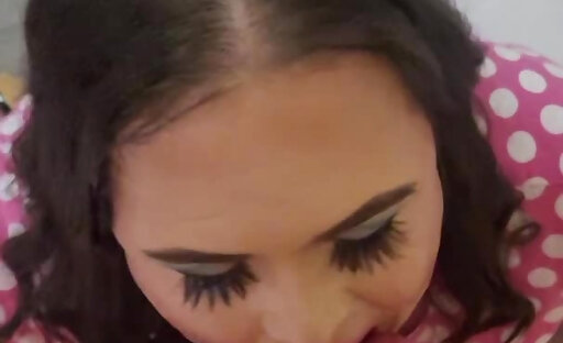 Slut gets facial