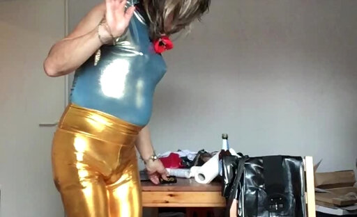fat ugly dumpcum public for expose - weibische Tunte in Discojeans