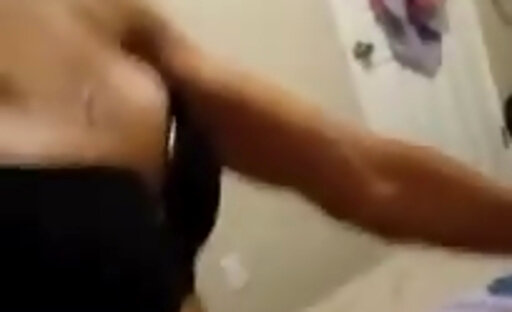 She's creaming a bussy in dogy