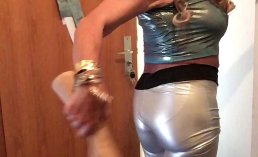 fat ugly dumpcum Gummimädchen Andrea in tight Leggings