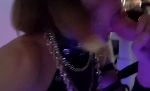 VaneSsaBiTCHx Taille une Grosse Pipe à un Fan. Son 1er Porno & sa 1ere Ejac Faciale [³¹au²³]