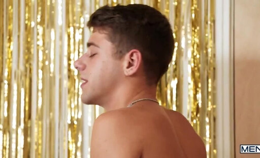 Big dick dragqueen fucks a twink
