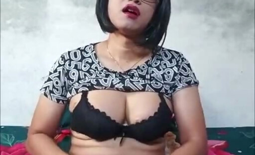 Transvestite Masturbating and Cumming