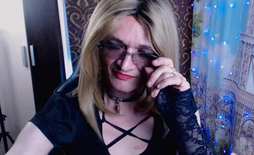 Online broadcast Iris is excited and jerking off when it is humiliated by visitors to the site
