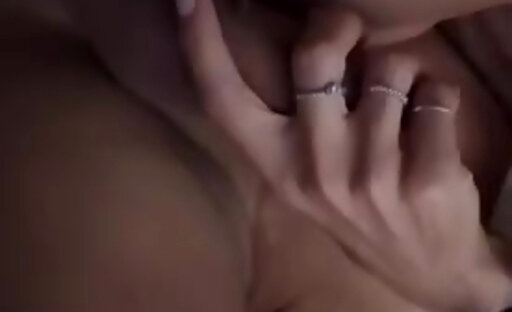 Puta gostosa tomando esporrada no rabo