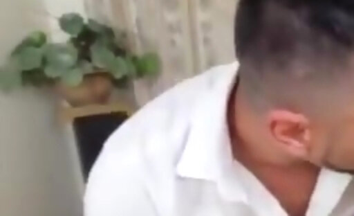 Trans500 fudendo boneca de quatro