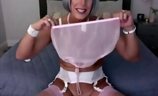 Cute Shemale Mature Kerry Cum in Webcam