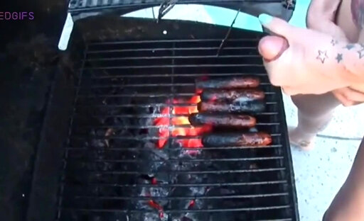 Damn I want my hotdogs with that sauce too