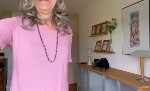 Martine is watching porn ... Republication